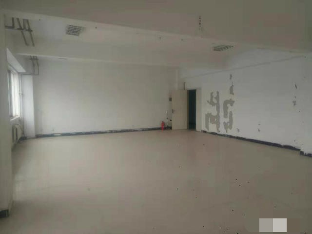 太白南路地铁口1层650平厂房出租