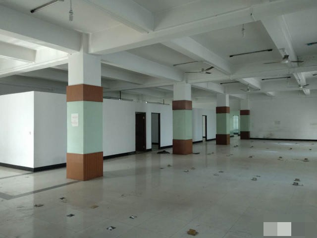 太白南路地铁口附近：800平开间框架厂房出租，可办公带加工