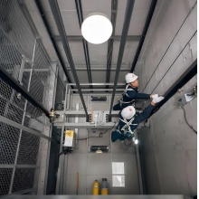 奥的斯电梯西安维保：精工守护 安全随行